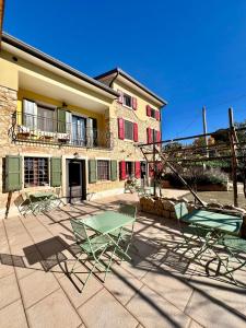 Budova, kde se farma nachází + 86 fotografií