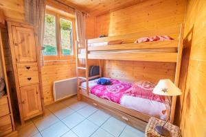 Postel nebo postele na pokoji v ubytování Cocooning chalet, mountain view, sauna, 6 people