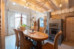 Kuchyň nebo kuchyňský kout v ubytování Le Stadl Vosges