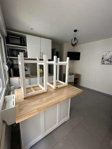 a kitchen with a counter top in a room at Studette Peronne Centre in Péronne