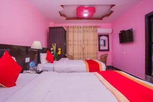 Postel nebo postele na pokoji v ubytování OYO 222 Hotel New Himalayan + 23 fotografií