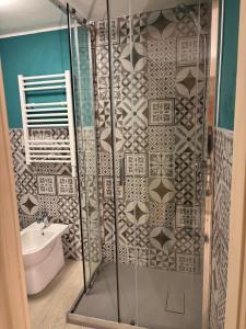 Koupelna v ubytování FilAuri La Morra