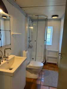 Koupelna v ubytování Ferienhof Faebrogaard + 16 fotografií