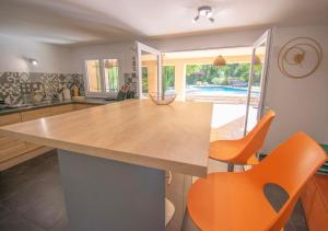 Fotografie z fotogalerie ubytování L'Origan 200 m2 6pers Piscine et parc v destinaci Tourrettes + 33 fotografií