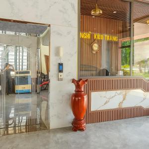 a large vase sitting in front of a building at Kiều Trang Homestay Đà Nẵng in Da Nang