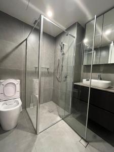 Ένα μπάνιο στο 2 Bedroom Apartment ANU Canberra Center