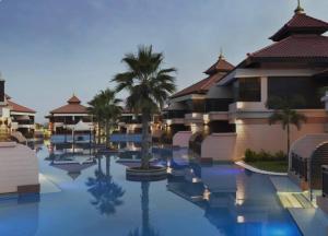 Πισίνα στο ή κοντά στο Anantara the palm Dubai Lagoon Beach Access