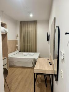 Ένα ή περισσότερα κρεβάτια σε δωμάτιο στο Canvas Sevilla Lago