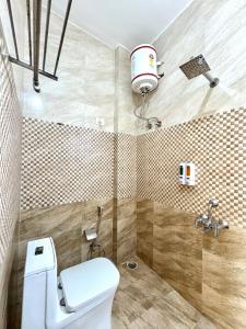 a bathroom with a toilet and a shower at Zuna Stayz Tapovan Rishikesh in Rishīkesh +54 photos