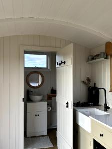 Kuchyň nebo kuchyňský kout v ubytování The Railway Retreat