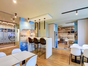 Η κουζίνα ή μικρή κουζίνα στο B&B HOTEL Zwickau