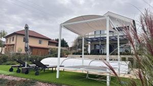 a canopy bed in a yard in front of a house at EtyekZen in Etyek