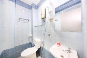 Koupelna v ubytování Hotel O Bahau Near Taisho Mountain Formerly Sri Mutiara Bahau + 27 fotografií