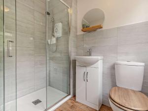 Koupelna v ubytování 1 Bed in Perranporth COLMA + 8 fotografií