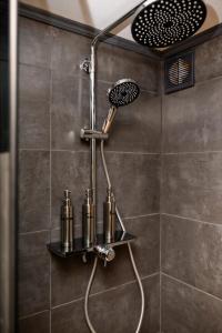 a shower with a shower head in a bathroom at Дім у Карпатах in Rechka