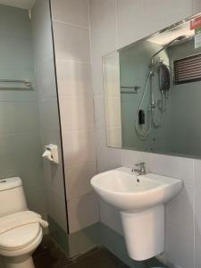 Ένα μπάνιο στο Asto Hotels Kuala Lumpur