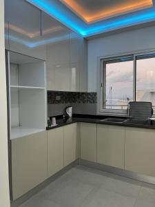 Kuchyň nebo kuchyňský kout v ubytování Relaxing Sea View Loft in Tabarka