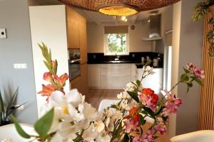 Nhà bếp/bếp nhỏ tại Escape to the beach and sea