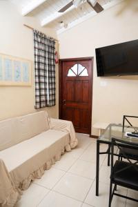 Μια τηλεόραση ή/και κέντρο ψυχαγωγίας στο BLR Villas Dover Beach