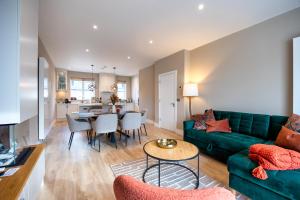 a living room with a green couch and a table at New 2-Bed Home with Garden Near Google Dublin HQ & Train Station in Dublin