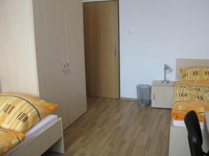 Postel nebo postele na pokoji v ubytování Uninova Hostel + 5 fotografií