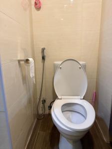 Koupelna v ubytování Staycation at Nagoya Thamrin City Apartment Tower A-15 + 5 fotografií