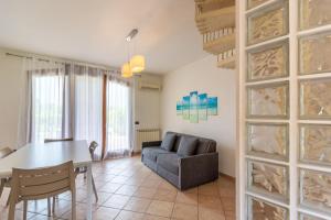 a living room with a couch and a table at Bungalow S3 in Isola Albarella