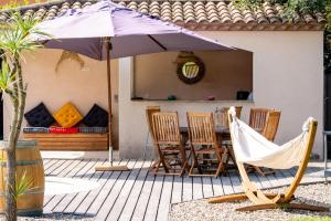 Patio nebo venkovní prostory v ubytování Villa Andria Family-friendly trampoline & pool