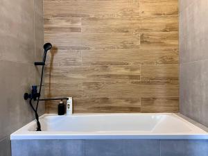 Koupelna v ubytování Стильна нова квартира з видом на гори та вітряки + 15 fotografií