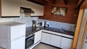 Η κουζίνα ή μικρή κουζίνα στο Vakantiehuisje Neblo