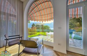 a room with a window with a view of a patio at APT in Villa Bianca with Pool and air conditioning in Lierna