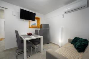 a living room with a table and a couch at Kuća za odmor Miha in Tar