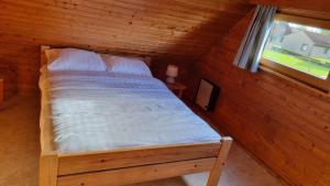 Ένα ή περισσότερα κρεβάτια σε δωμάτιο στο Vakantiehuisje Neblo