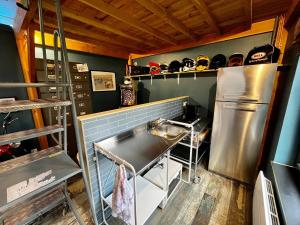 a kitchen with a sink and a refrigerator at Le Garage - logement insolite à 2 pas de Lille in Sainte-Marguerite