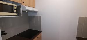 a small kitchen with a microwave and a sink at J de Balnea E N02 - 2P6 in Loudenvielle