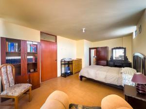a bedroom with a bed and a desk and chair at Namaste Bnb in Yanahuara