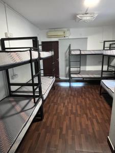 Postel nebo postele na pokoji v ubytování The Wandernest Hostel