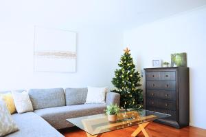 Posezení v ubytování Shell Cove,Game Room, 3 Baths, King Bed, 7kW EV Point, Spacious 1-Story Home