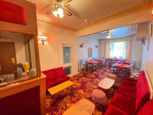 Χώρος καθιστικού στο Walcot Hotel