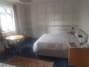 Φωτογραφία από το άλμπουμ του Town centre apartment σε Ennis