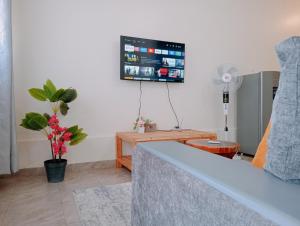 Photo de la galerie de l'établissement Royal Stay, à Kira