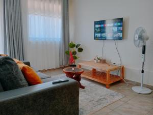 Μια τηλεόραση ή/και κέντρο ψυχαγωγίας στο Royal Stay