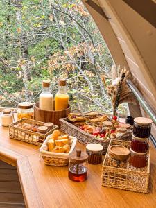 a table with baskets of food on a table in a tent at Lov'nid 'spa & sauna' in Domme