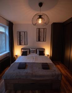 Postel nebo postele na pokoji v ubytování Cozy Mood Apartment in Old Town