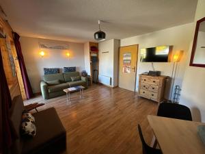 TV a/nebo společenská místnost v ubytování Balcon de Recoin 2 Personnes