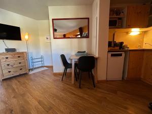 Kuchyň nebo kuchyňský kout v ubytování Balcon de Recoin 2 Personnes