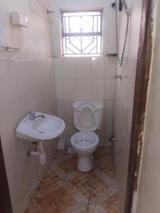 Koupelna v ubytování Pricez Entebbe