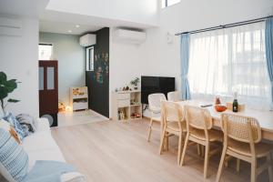 a dining room and living room with a table and chairs at Mulan Stay 松尾大社 in Kyoto