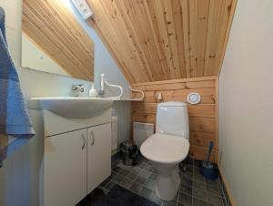 Koupelna v ubytování Nunnula + 19 fotografií