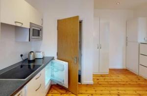 Kuchyň nebo kuchyňský kout v ubytování Heart of Notts, Quiet Studio, Back of the Building